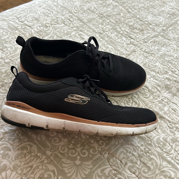 Skechers Lite-weight sneakers in black - Picture 2 of 3